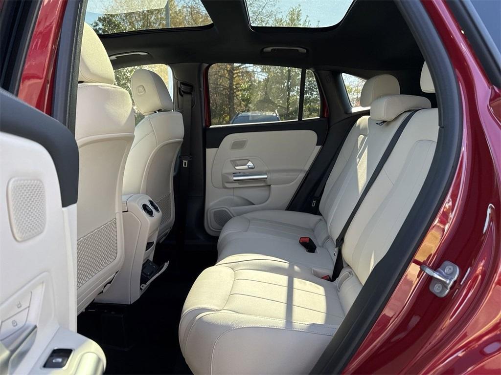 new 2025 Mercedes-Benz GLA 250 car, priced at $49,095