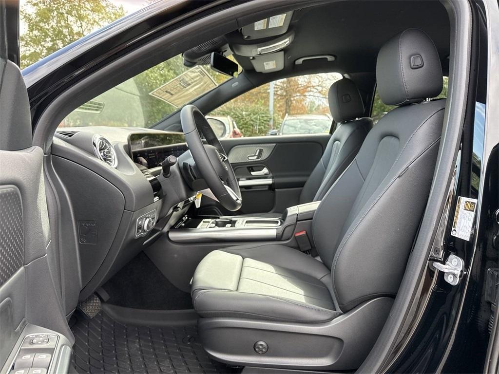 new 2025 Mercedes-Benz GLA 250 car, priced at $44,345