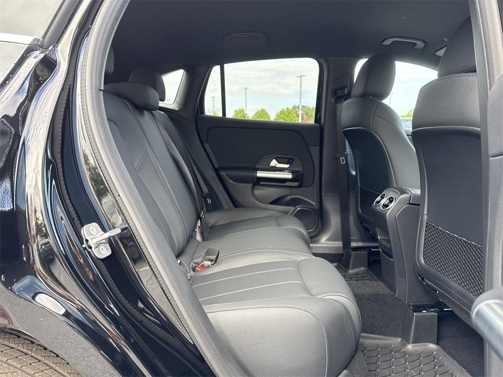 new 2025 Mercedes-Benz GLA 250 car, priced at $44,345