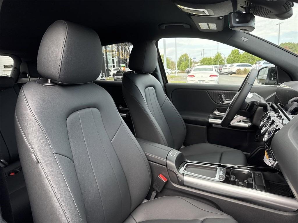 new 2025 Mercedes-Benz GLA 250 car, priced at $44,345