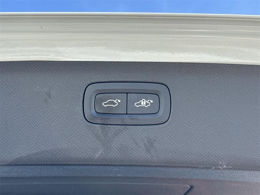 used 2022 Volvo XC90 car, priced at $41,269