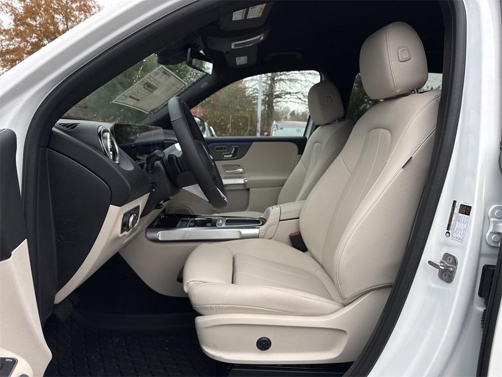 new 2025 Mercedes-Benz GLB 250 car, priced at $49,595