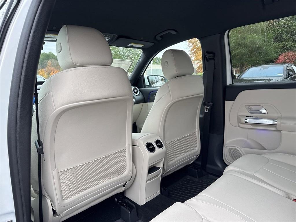 new 2025 Mercedes-Benz GLB 250 car, priced at $49,595