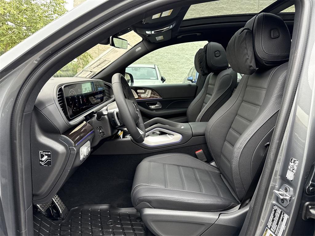 new 2025 Mercedes-Benz GLS 580 car, priced at $122,645