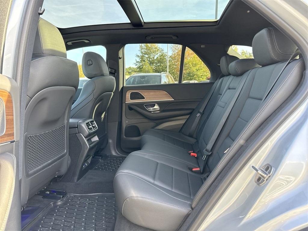new 2025 Mercedes-Benz GLE 450 car, priced at $75,795