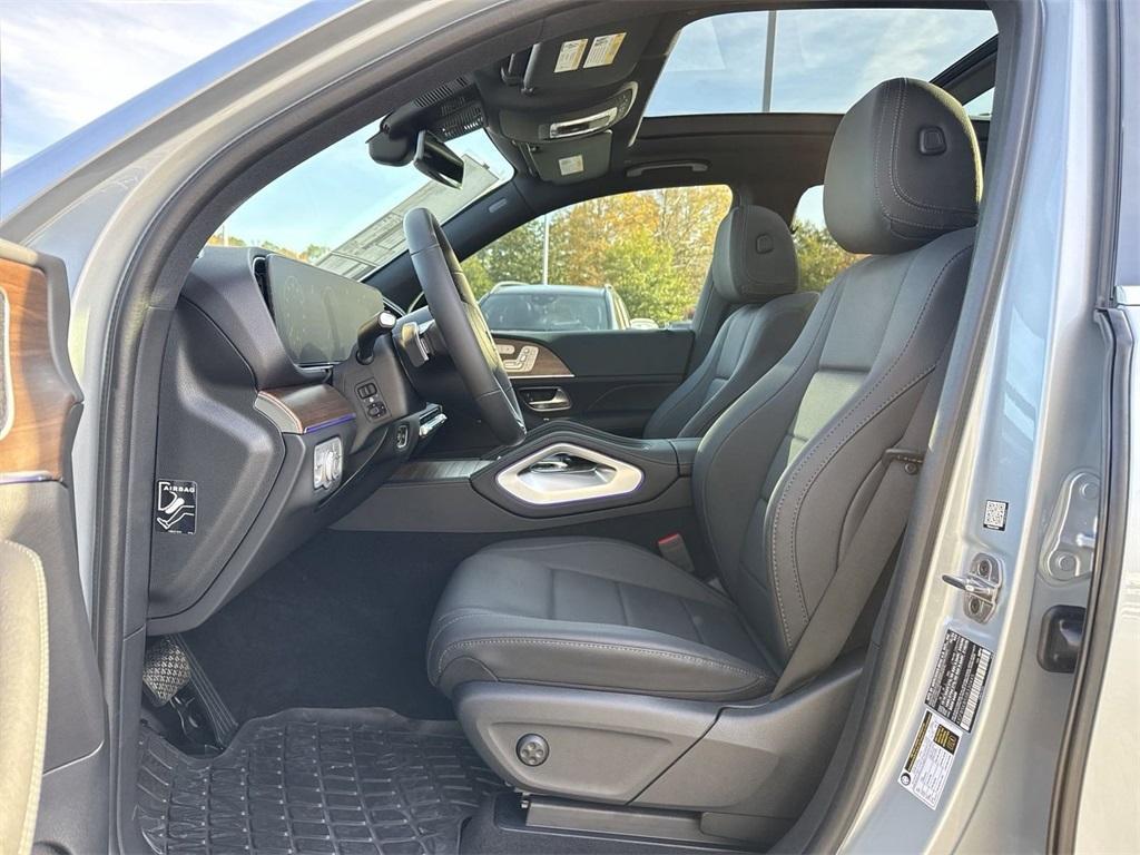 new 2025 Mercedes-Benz GLE 450 car, priced at $75,795