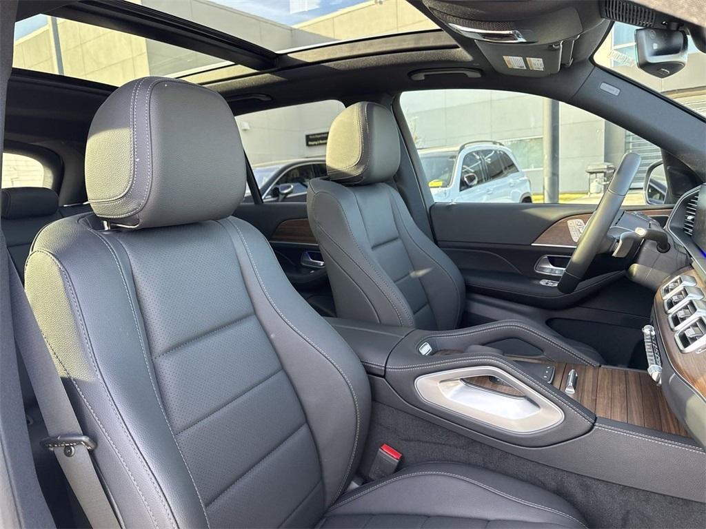 new 2025 Mercedes-Benz GLE 450 car, priced at $75,795