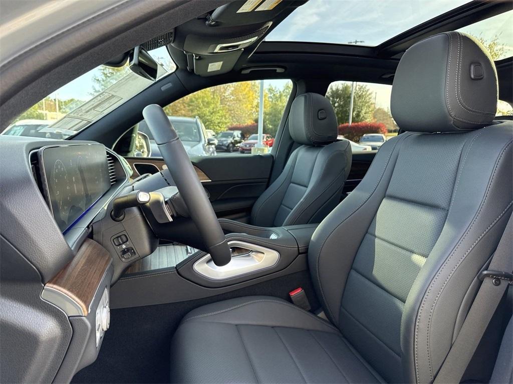 new 2025 Mercedes-Benz GLE 450 car, priced at $75,795