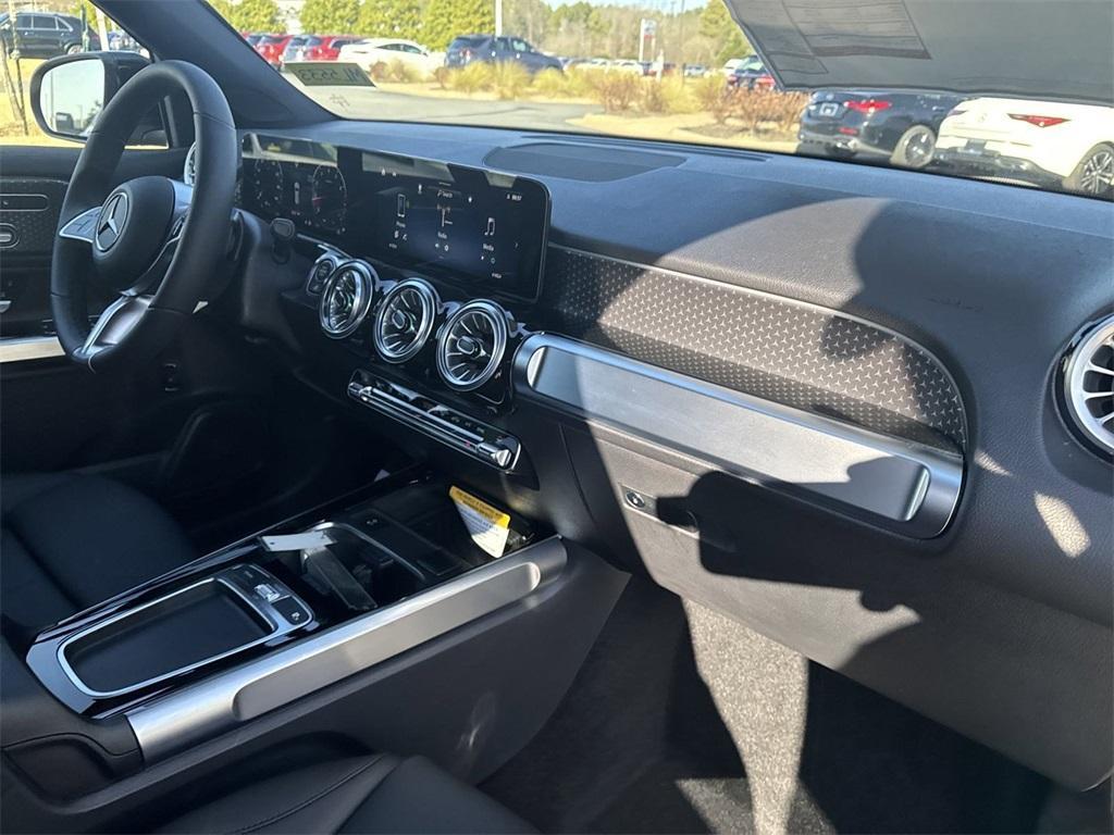 new 2025 Mercedes-Benz GLB 250 car, priced at $47,145