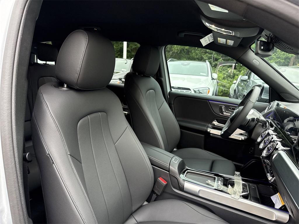 new 2025 Mercedes-Benz GLB 250 car, priced at $48,335