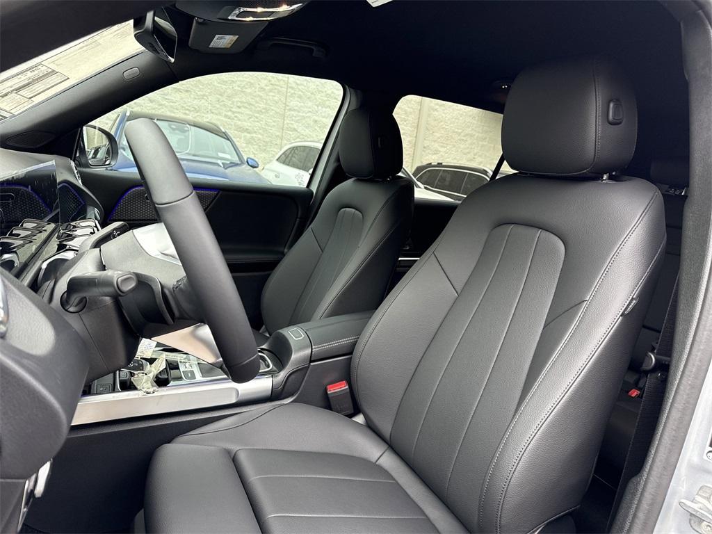 new 2025 Mercedes-Benz GLB 250 car, priced at $48,335