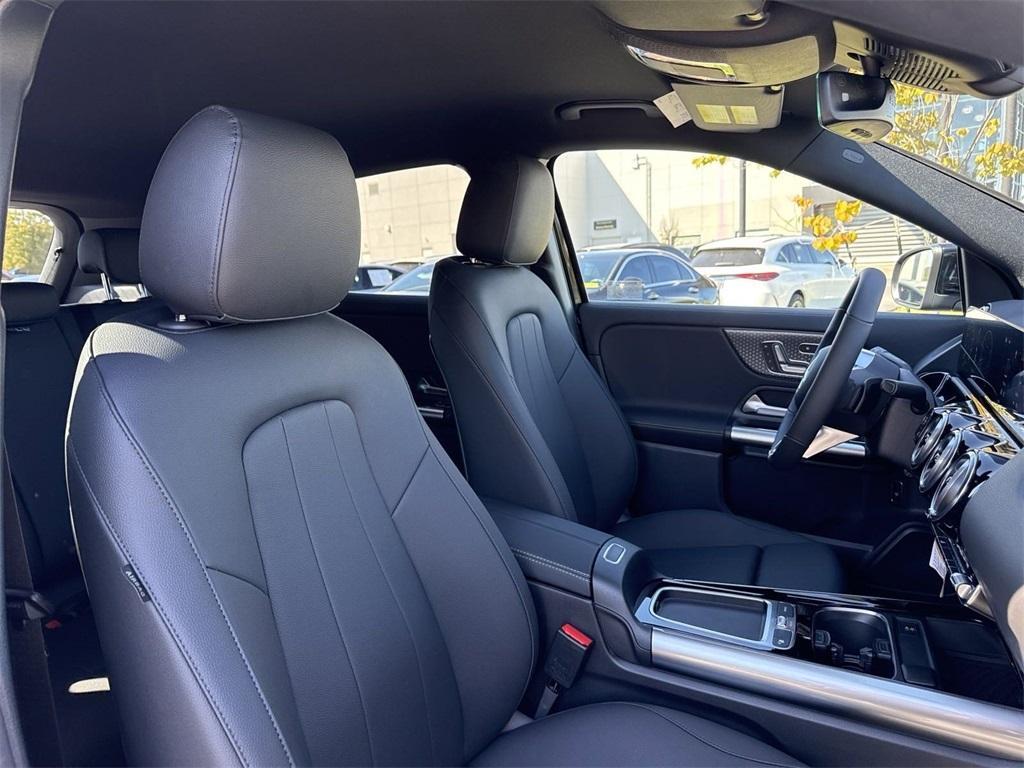 new 2025 Mercedes-Benz GLA 250 car, priced at $47,295