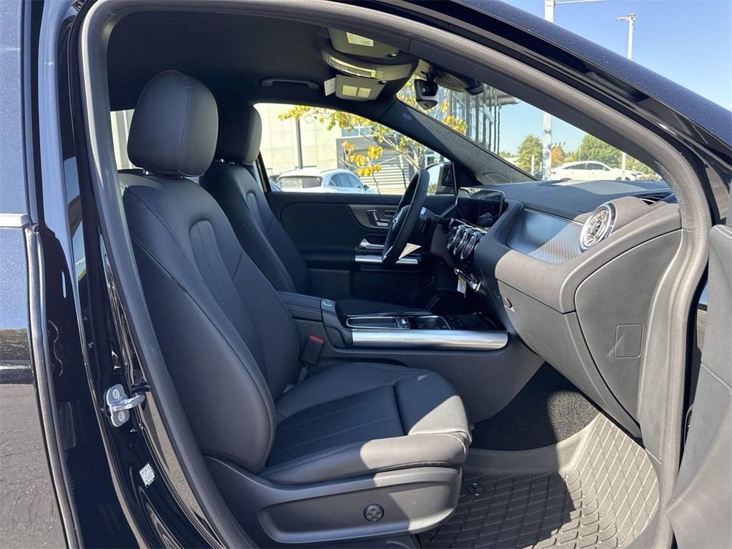 new 2025 Mercedes-Benz GLA 250 car, priced at $47,295