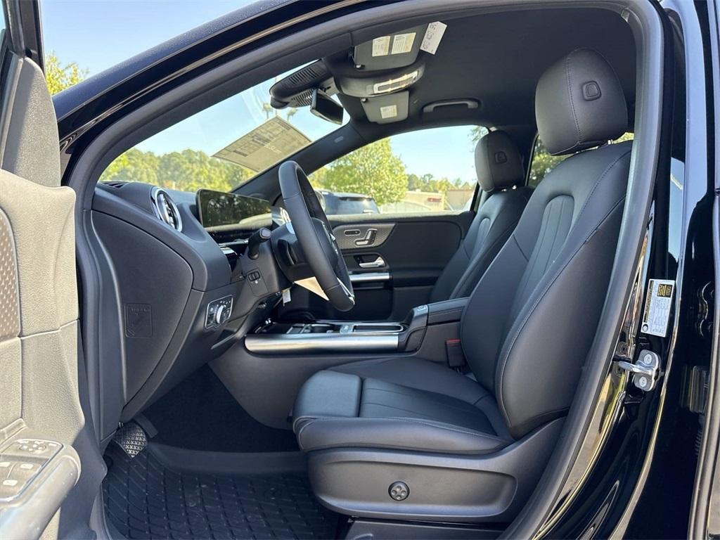 new 2025 Mercedes-Benz GLA 250 car, priced at $47,295
