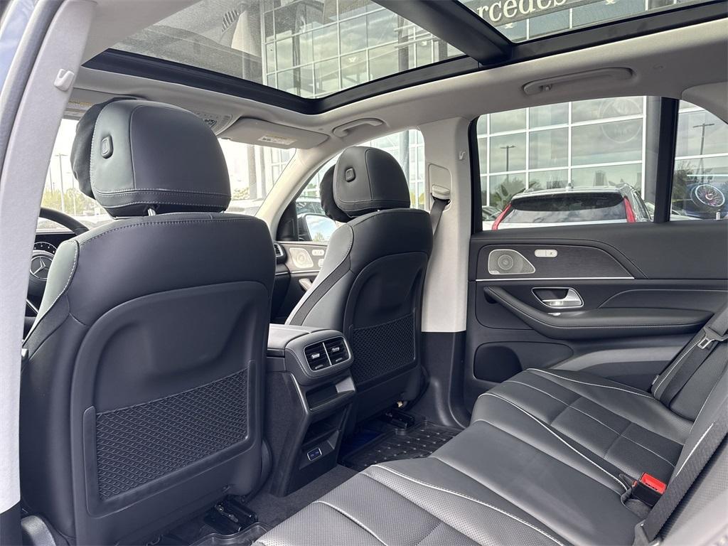 new 2025 Mercedes-Benz GLE 580 car, priced at $106,490