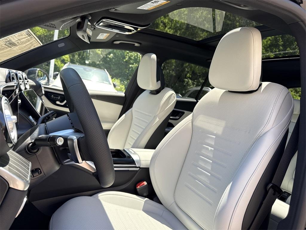 new 2025 Mercedes-Benz GLC 300 car, priced at $67,575
