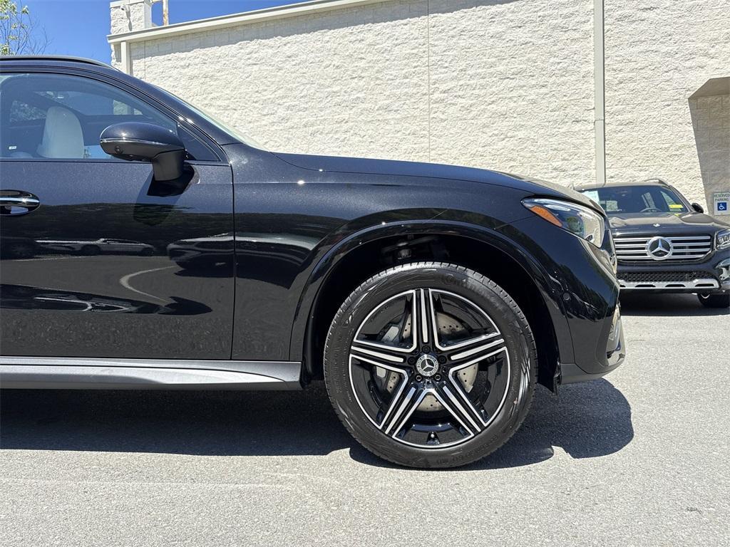 new 2025 Mercedes-Benz GLC 300 car, priced at $67,575
