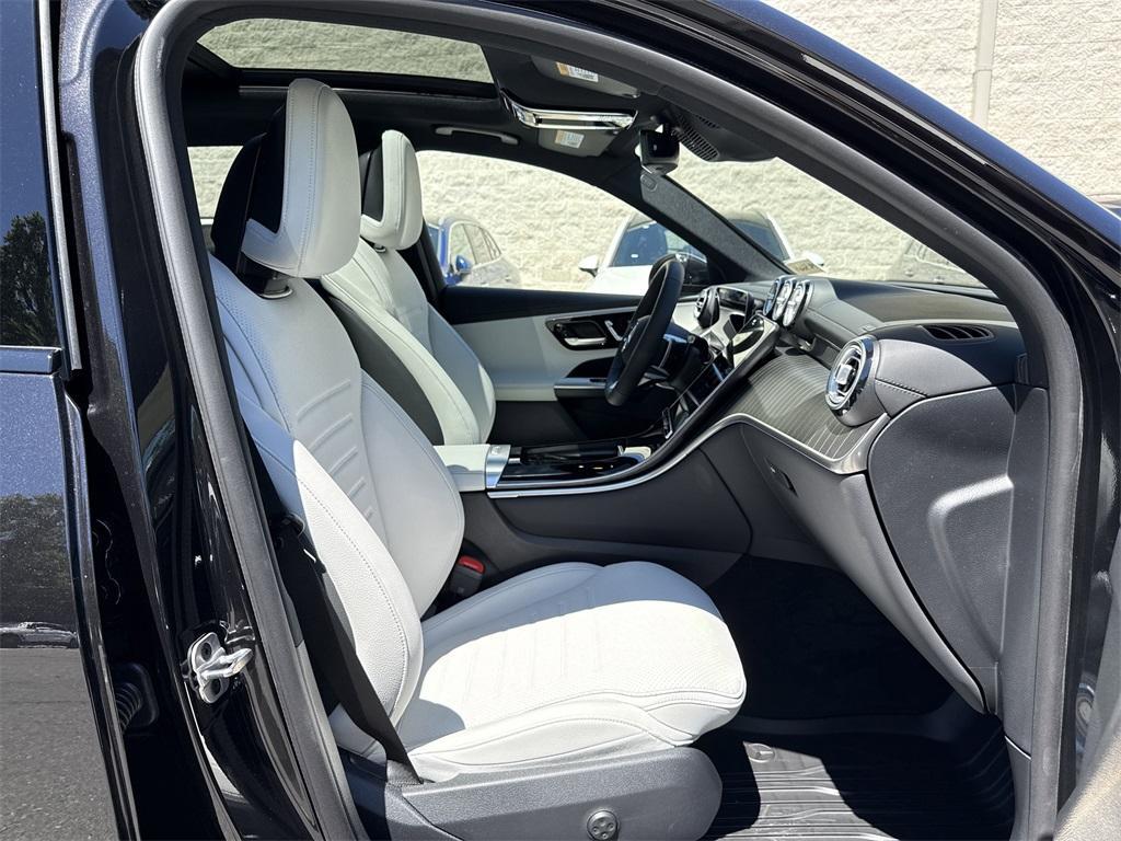 new 2025 Mercedes-Benz GLC 300 car, priced at $67,575
