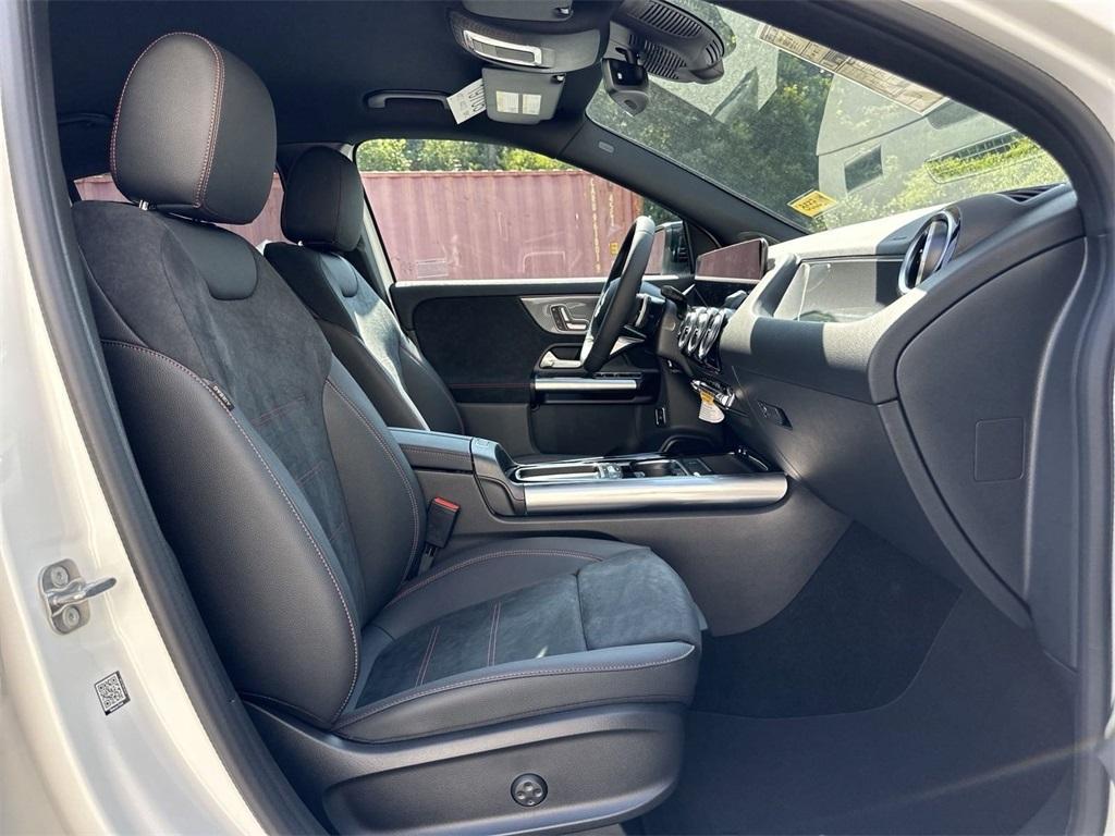 new 2025 Mercedes-Benz GLA 250 car, priced at $49,145