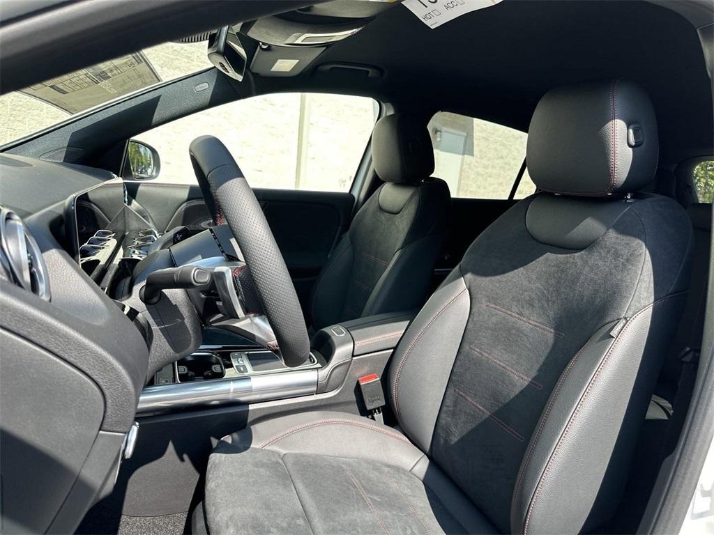 new 2025 Mercedes-Benz GLA 250 car, priced at $49,145