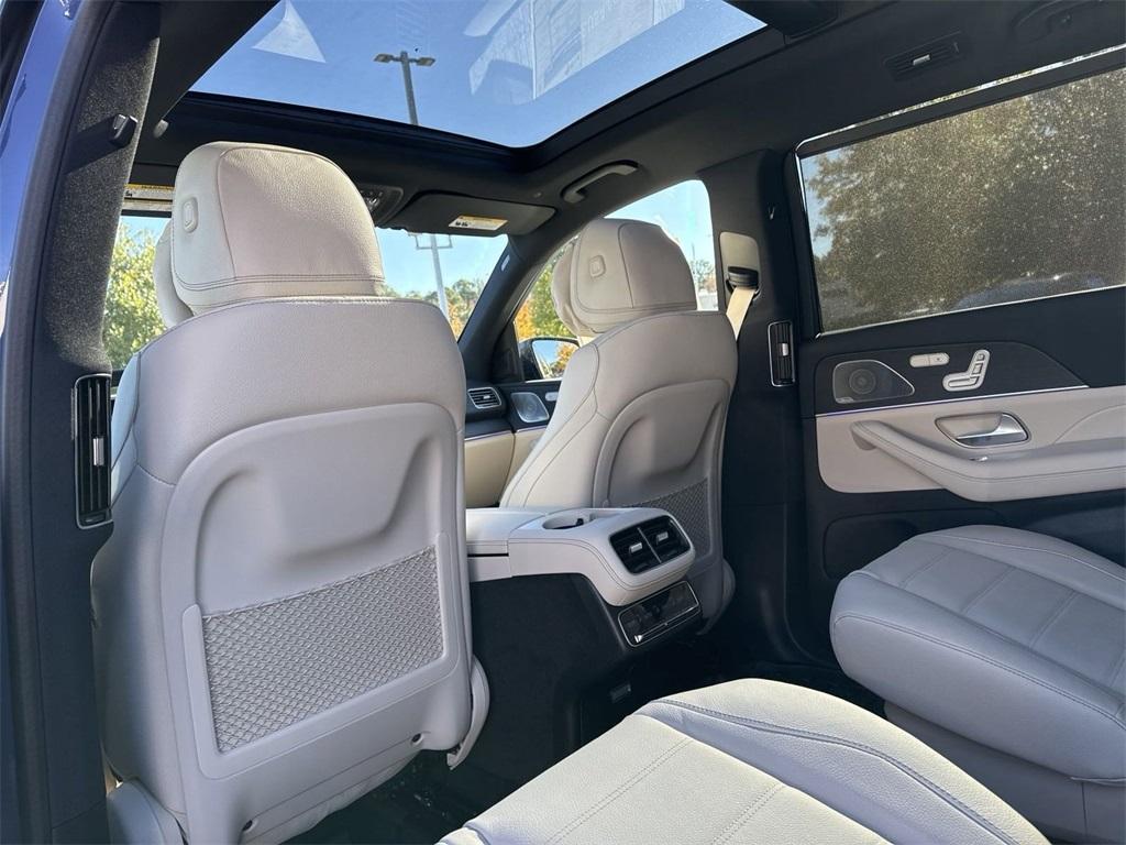 new 2025 Mercedes-Benz GLS 450 car, priced at $99,055