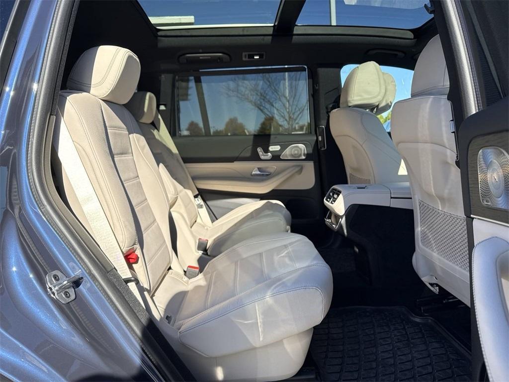 new 2025 Mercedes-Benz GLS 450 car, priced at $99,055