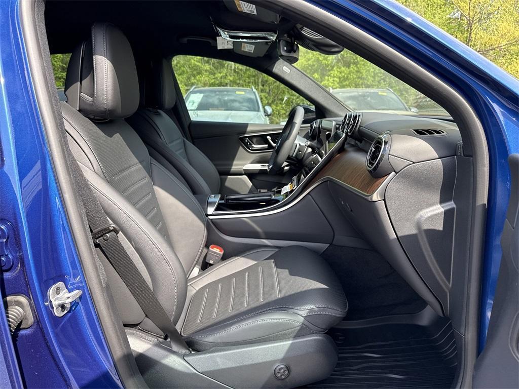 new 2025 Mercedes-Benz GLC 300 car, priced at $57,760