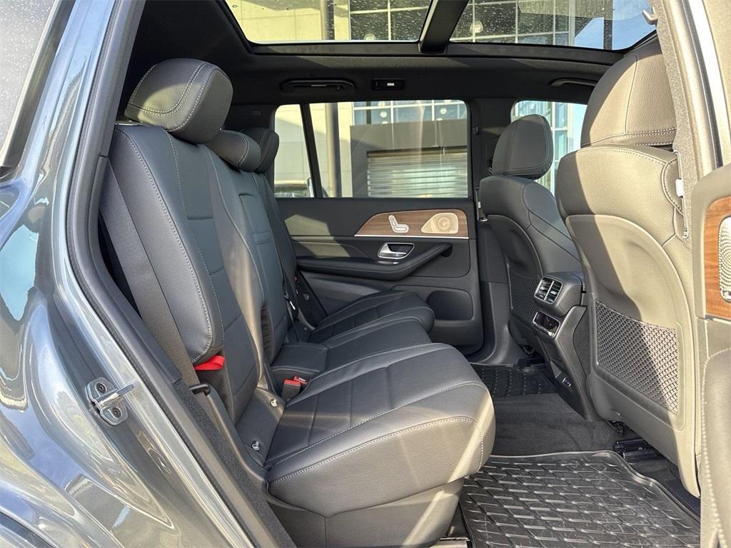 new 2025 Mercedes-Benz GLS 450 car, priced at $96,495