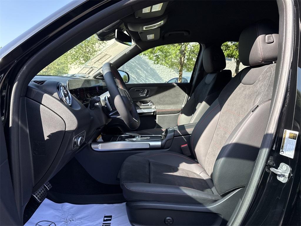 new 2025 Mercedes-Benz GLB 250 car, priced at $51,975