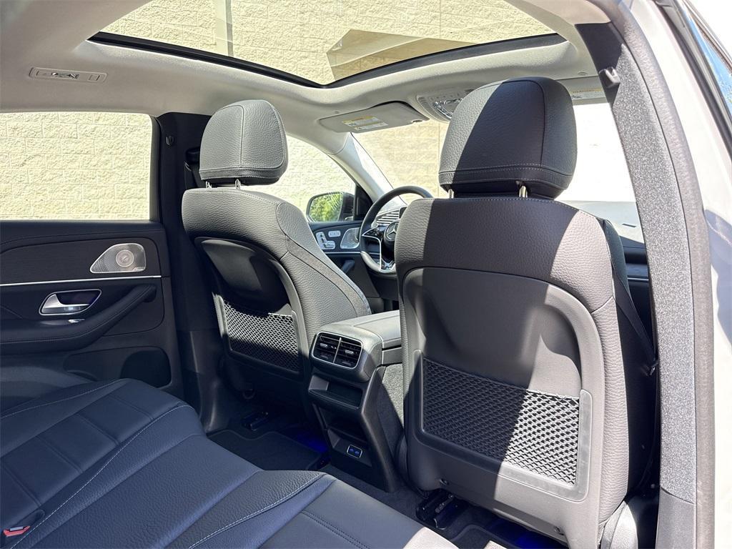 new 2025 Mercedes-Benz GLE 450 car, priced at $88,365