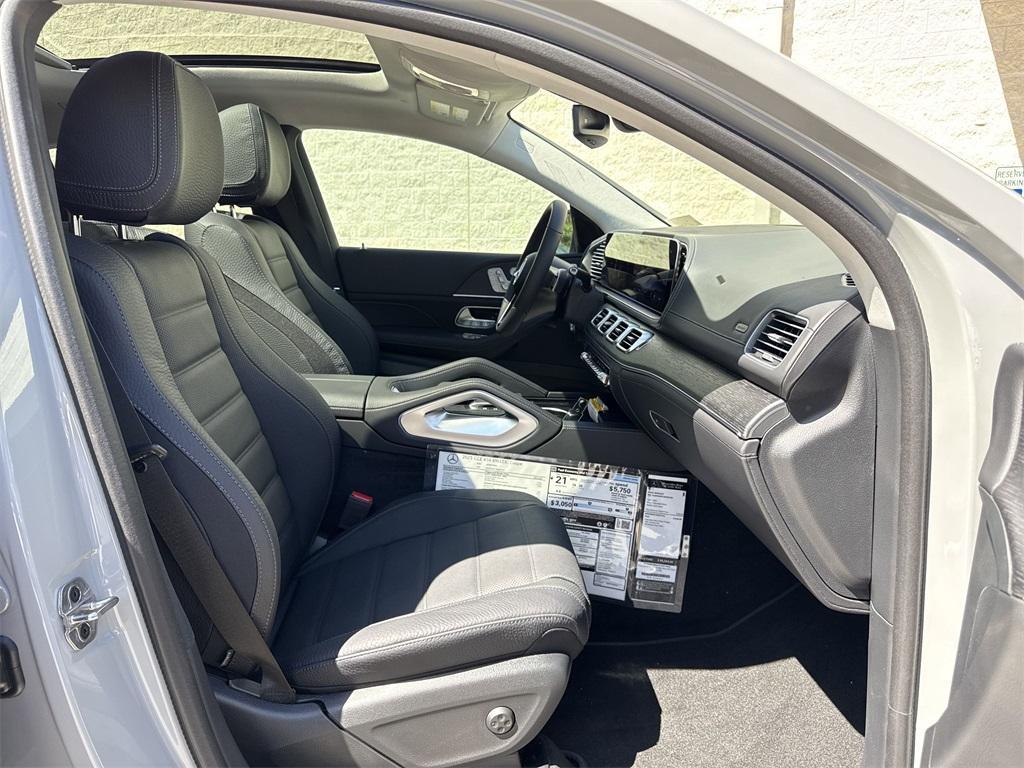new 2025 Mercedes-Benz GLE 450 car, priced at $88,365