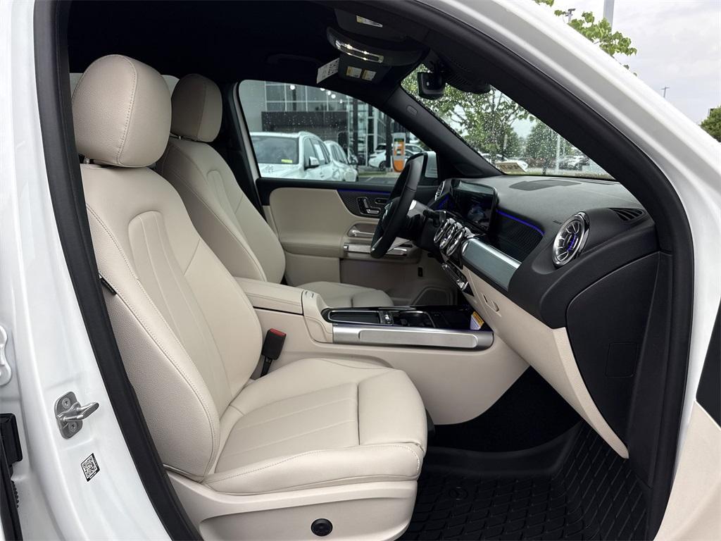 new 2025 Mercedes-Benz GLB 250 car, priced at $47,145