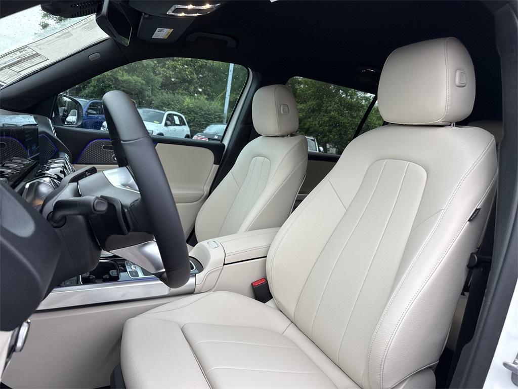 new 2025 Mercedes-Benz GLB 250 car, priced at $47,145