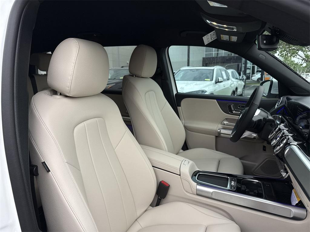 new 2025 Mercedes-Benz GLB 250 car, priced at $47,145