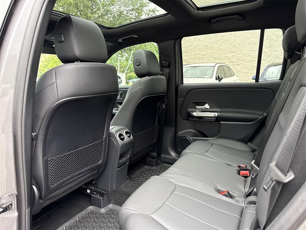 new 2025 Mercedes-Benz GLB 250 car, priced at $49,395