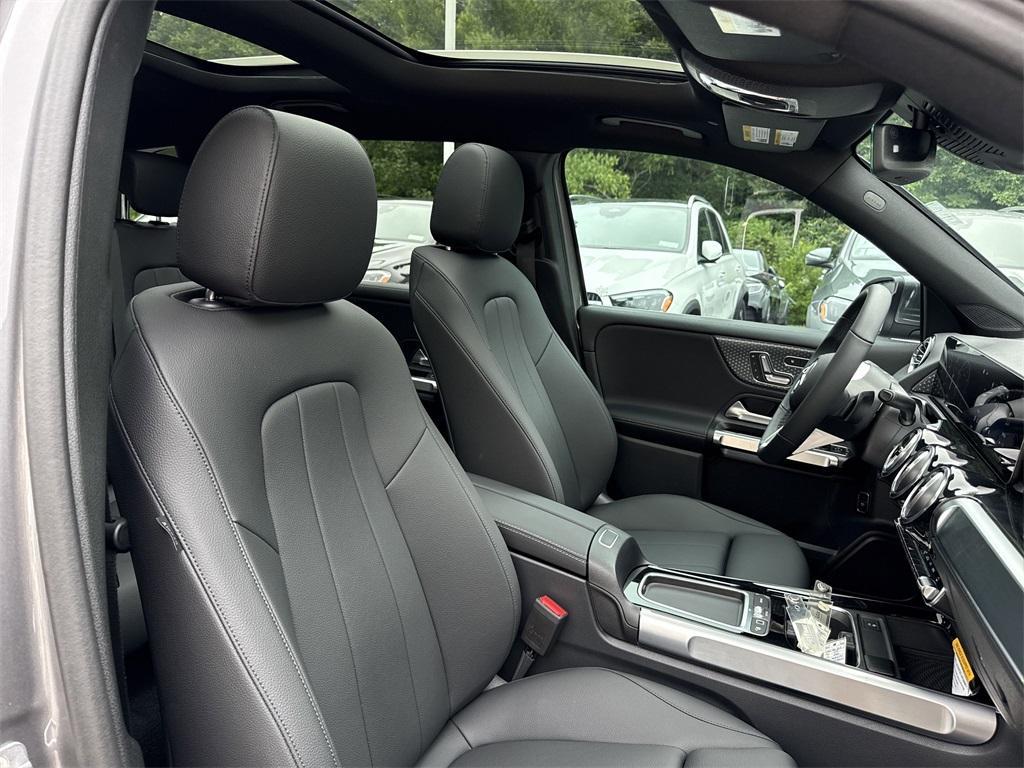 new 2025 Mercedes-Benz GLB 250 car, priced at $49,395