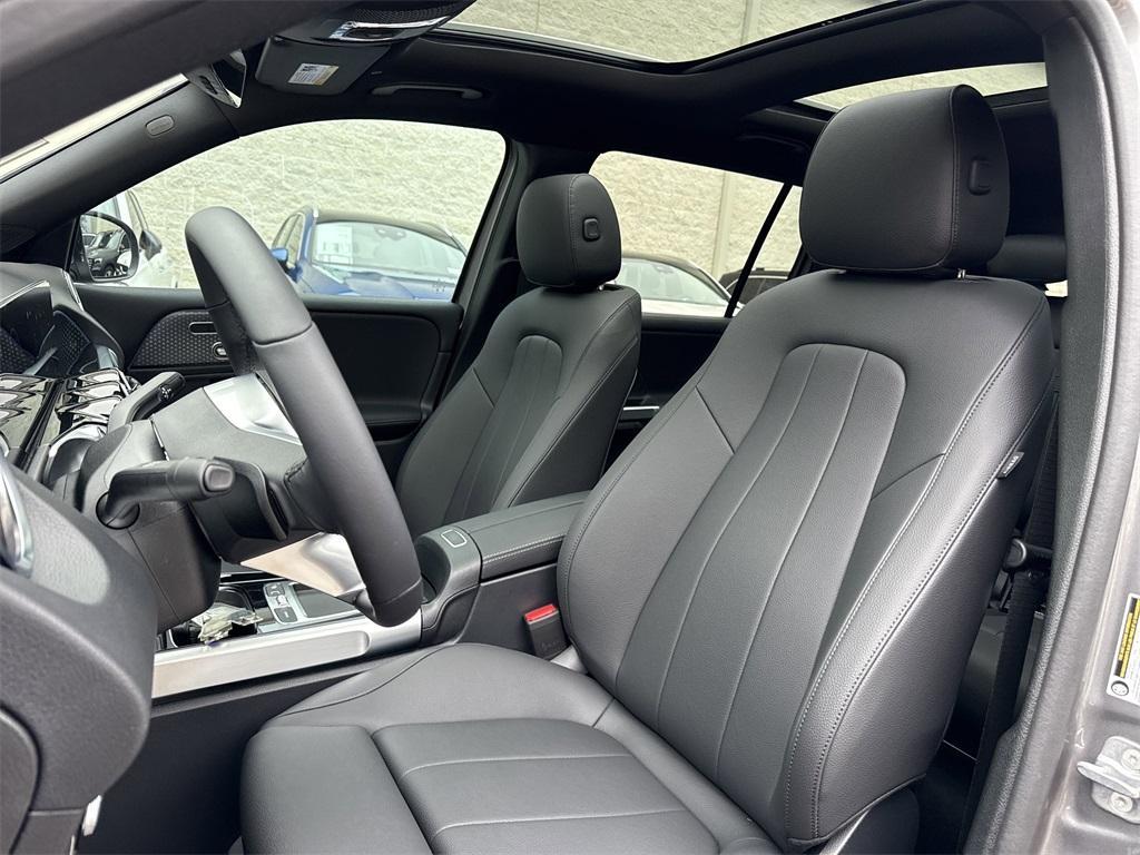 new 2025 Mercedes-Benz GLB 250 car, priced at $49,395