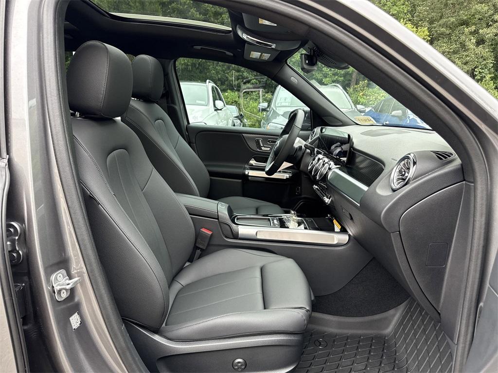 new 2025 Mercedes-Benz GLB 250 car, priced at $49,395