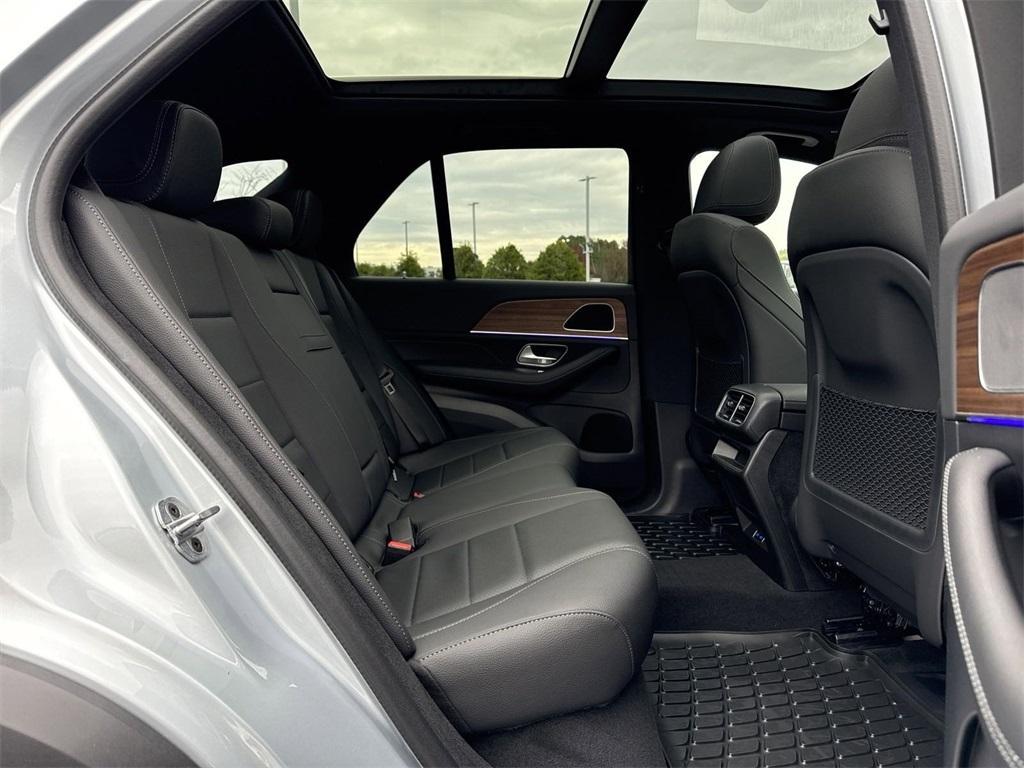 new 2025 Mercedes-Benz GLE 450 car, priced at $75,795