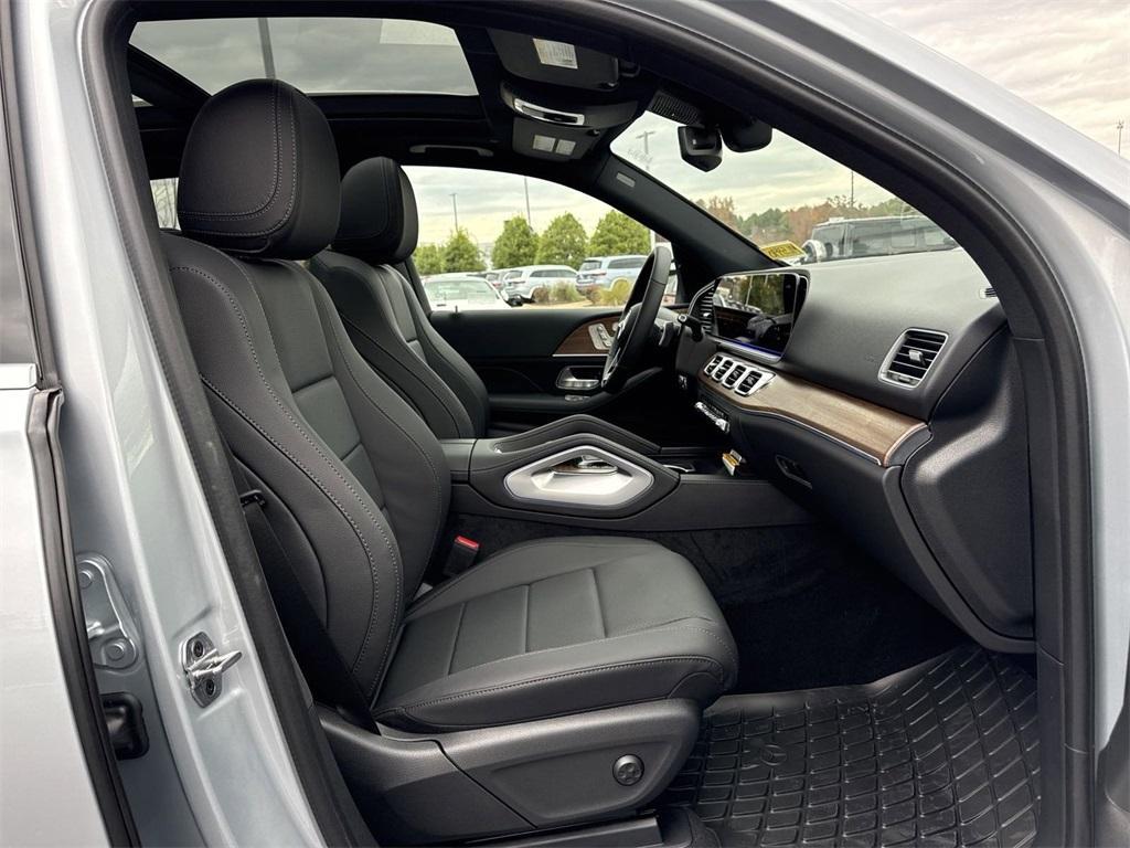 new 2025 Mercedes-Benz GLE 450 car, priced at $75,795