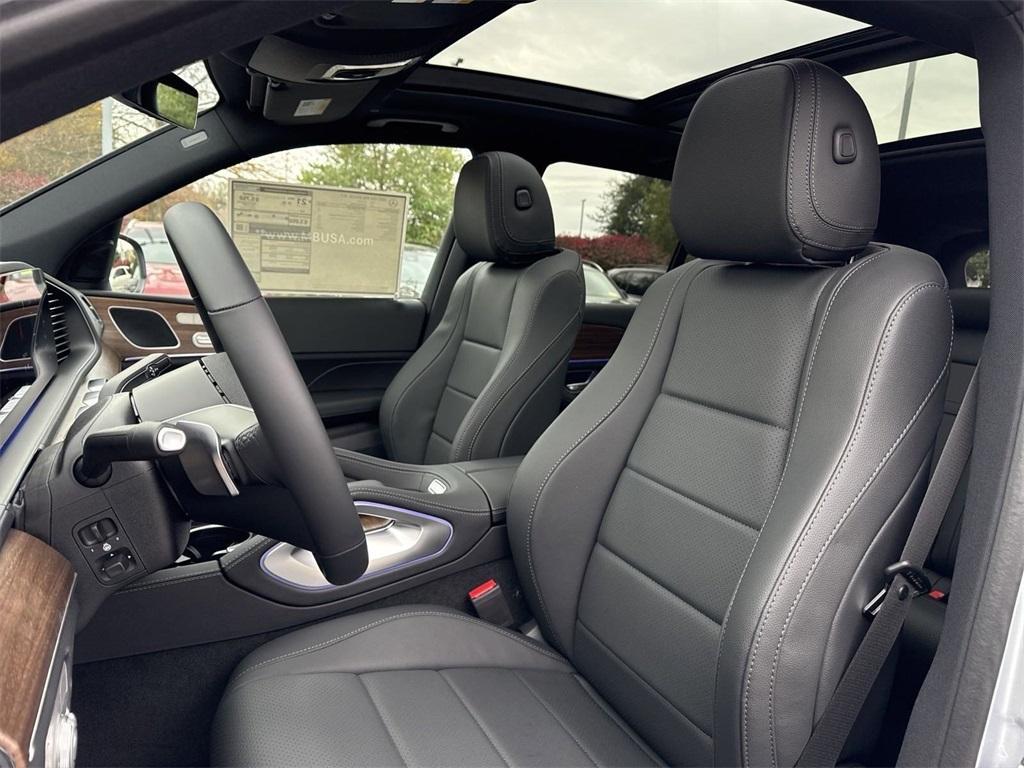 new 2025 Mercedes-Benz GLE 450 car, priced at $75,795