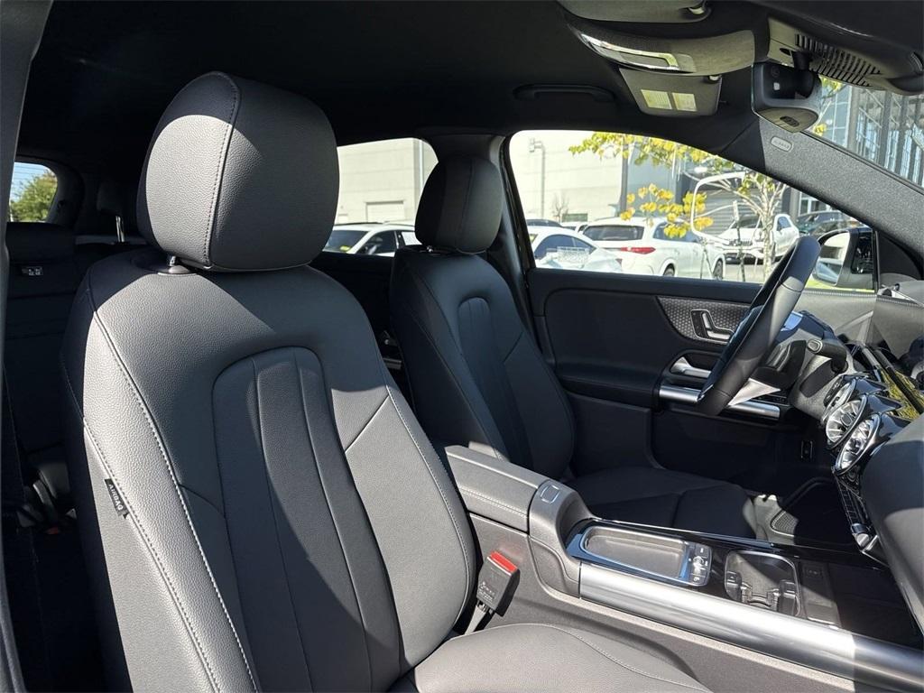 new 2025 Mercedes-Benz GLA 250 car, priced at $46,205