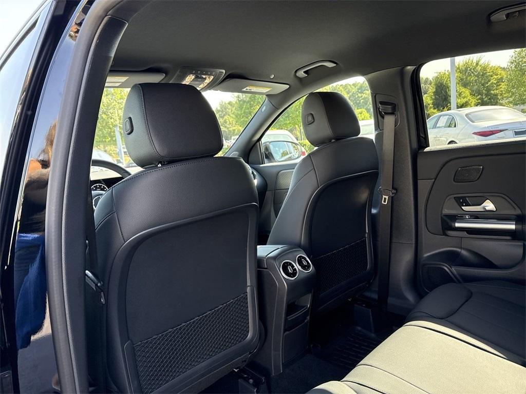 new 2025 Mercedes-Benz GLA 250 car, priced at $46,205