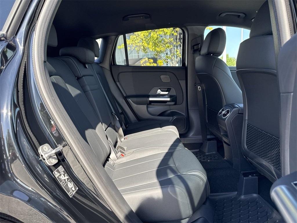 new 2025 Mercedes-Benz GLA 250 car, priced at $46,205