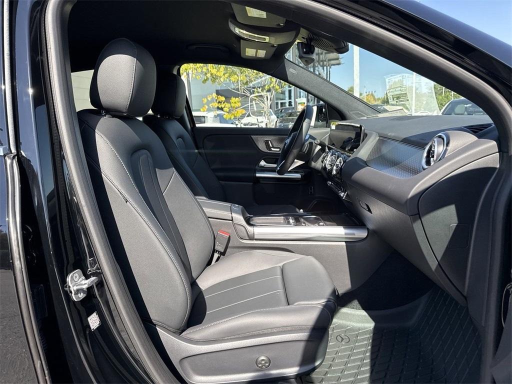new 2025 Mercedes-Benz GLA 250 car, priced at $46,205