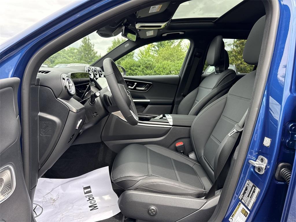 new 2025 Mercedes-Benz GLC 300 car, priced at $59,085