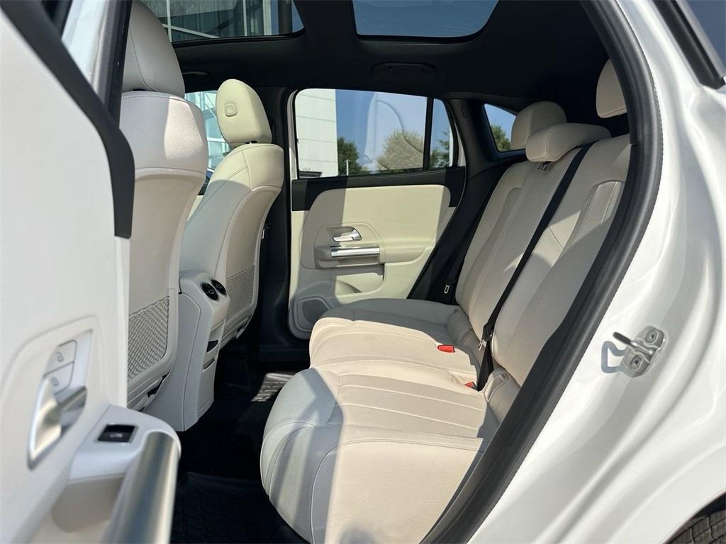 new 2025 Mercedes-Benz GLA 250 car, priced at $45,650