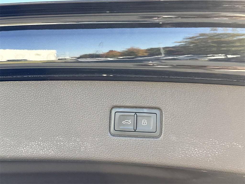 used 2019 Audi Q7 car, priced at $24,500