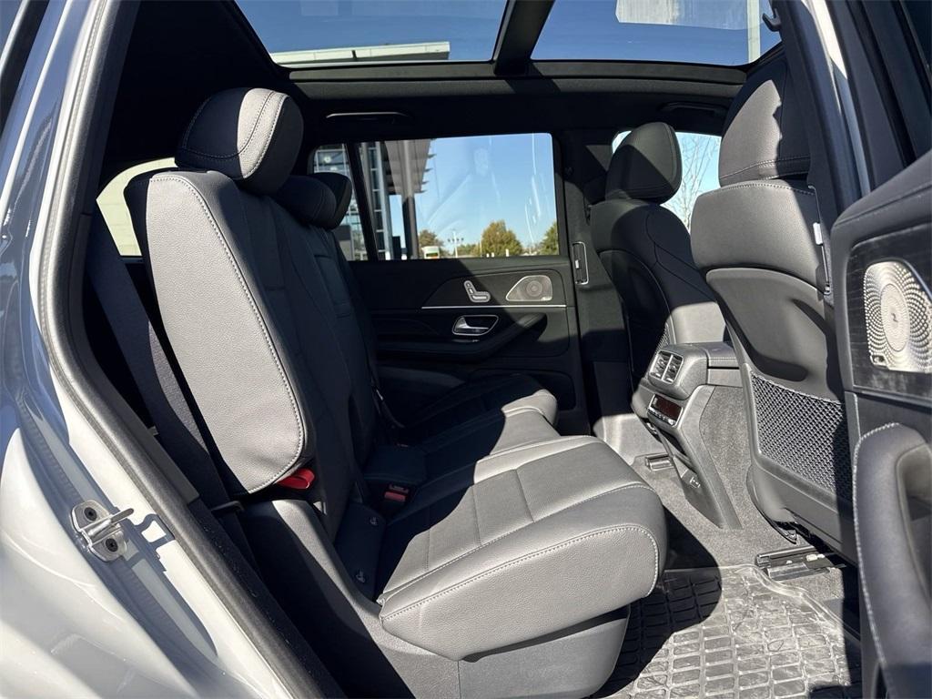 new 2025 Mercedes-Benz GLS 450 car, priced at $101,275