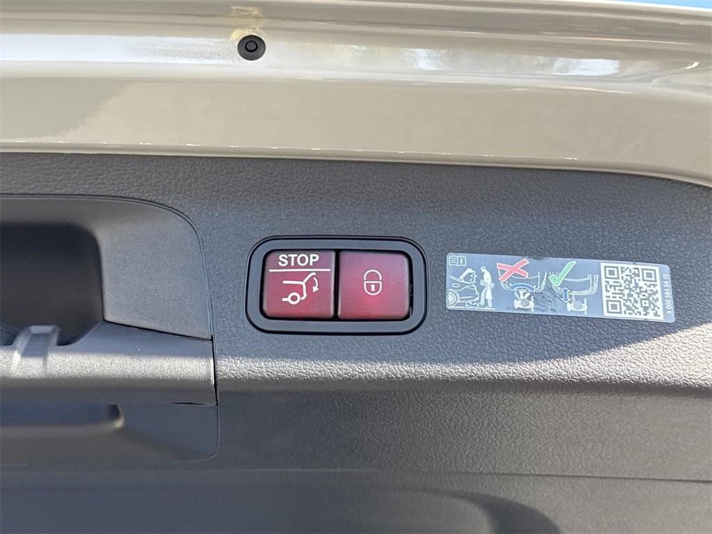 new 2025 Mercedes-Benz GLS 450 car, priced at $101,275